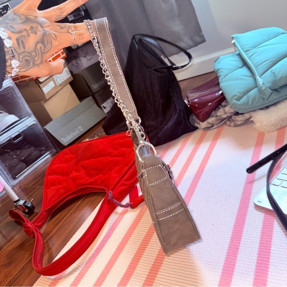 PrettyLittleThing Gray Shoulder Bag with Chain and Cross Accents - Picture 8 of 15